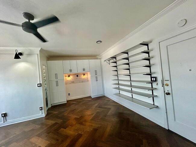 Building Photo - 7th Floor Studio Condo in Historic Buildin...