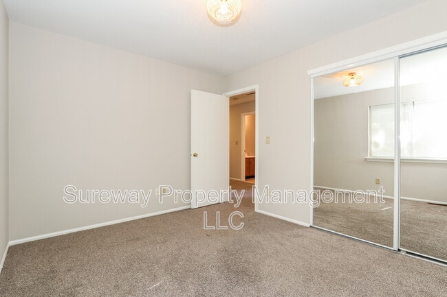 Building Photo - 190 Peregrine Dr
