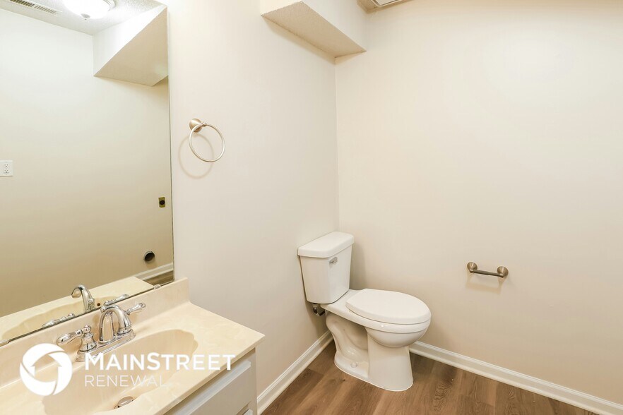 Building Photo - 11019 N Ditman Ave