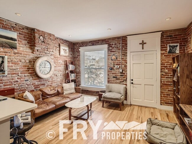 Building Photo - Remodeled 1 Bedroom in Cole
