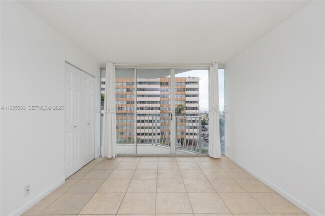 Building Photo - 7601 E Treasure Dr