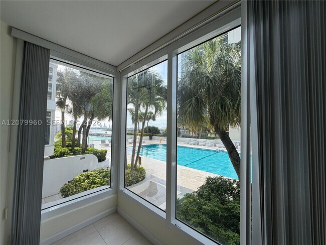 Building Photo - 1717 N Bayshore Dr