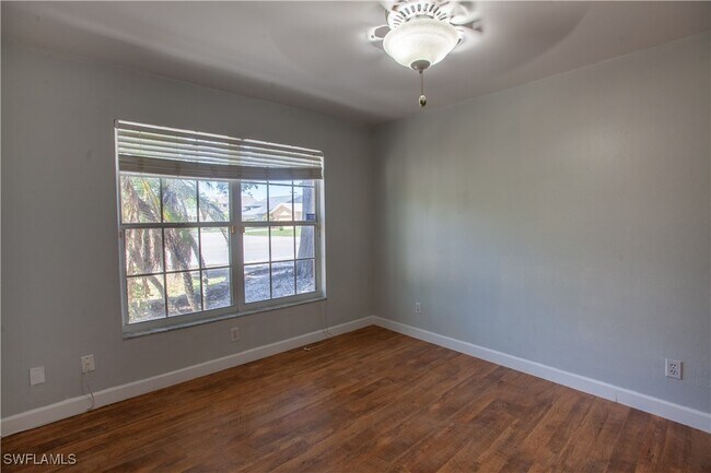 Building Photo - 9511 Cypress Dr N