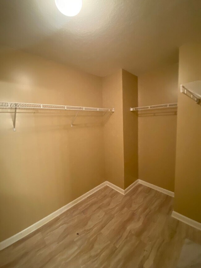 Building Photo - Charming Hampton Home