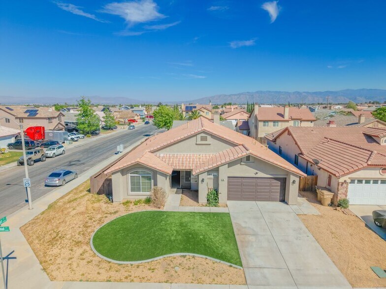 Building Photo - 8959 Wedgewood Ct