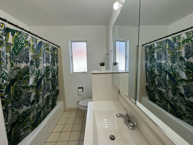 Building Photo - 1509 S Foothill Dr