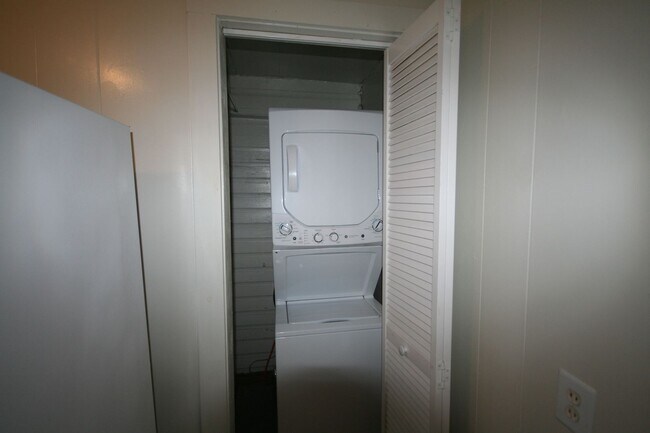Building Photo - Charming 1 Bedroom Duplex in Trinity Park - Fenced Backyard!