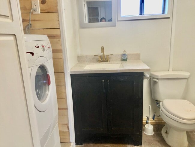 Building Photo - Custom Pioche Home