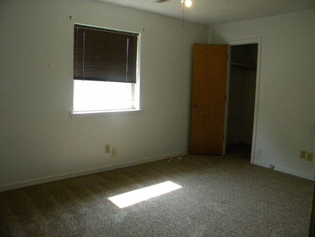 Building Photo - 4929 Reginald Dr