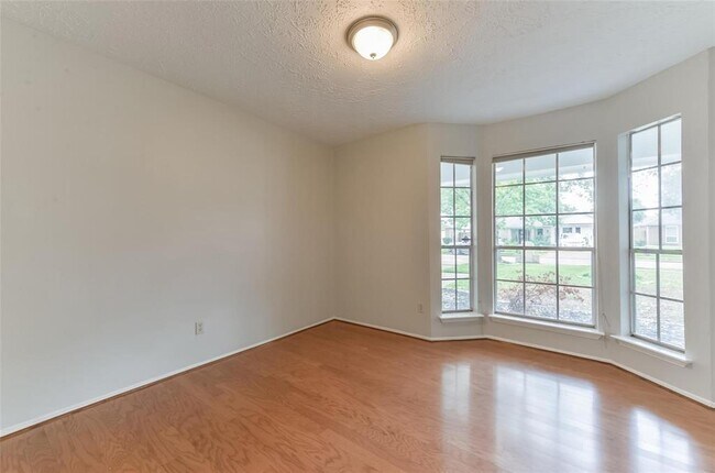 Building Photo - 5701 Village Arbour Dr