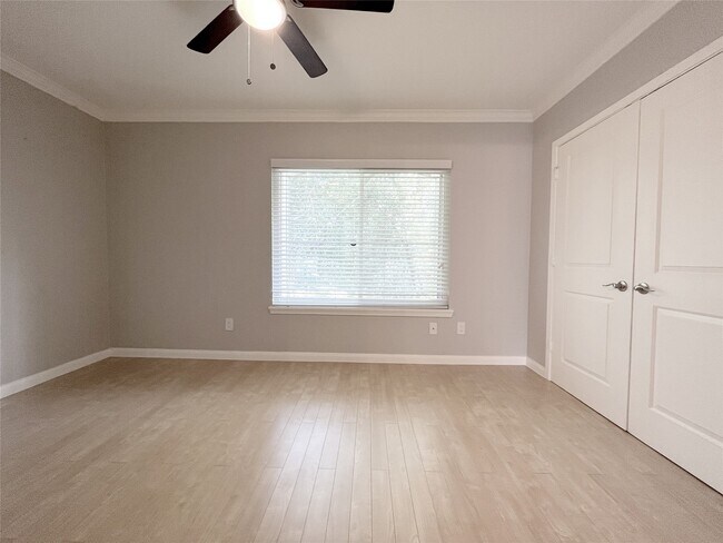 Building Photo - 1801 Stoney Brook Dr