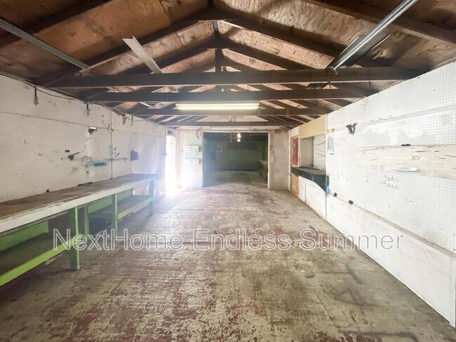 Building Photo - 608 Bee Bee Dr