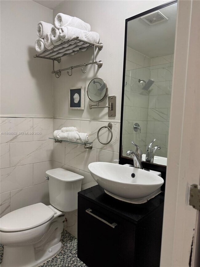 Building Photo - 1301 Grouper Dr