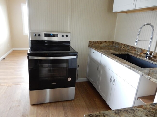 Building Photo - 1458 E Cleveland St