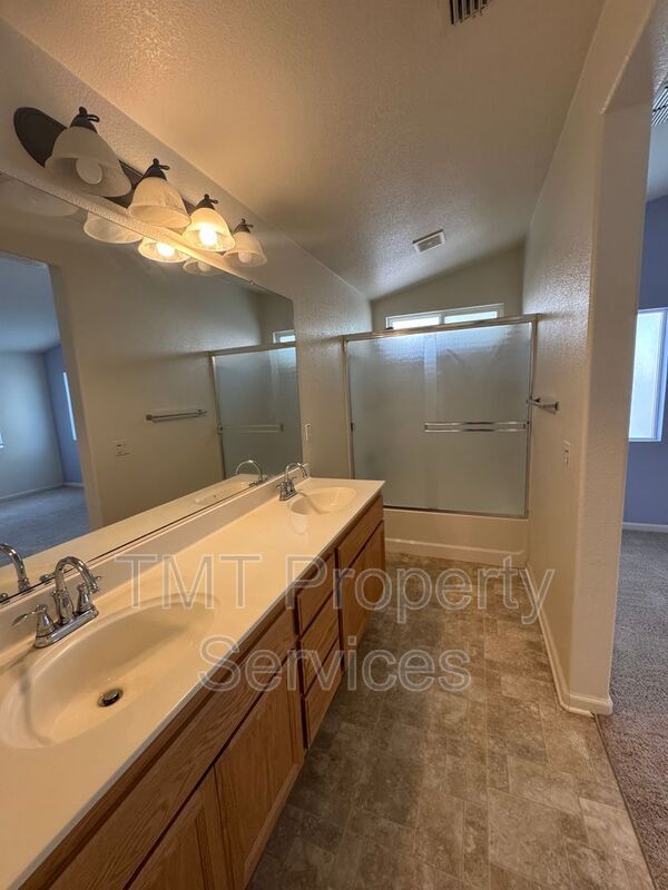 Building Photo - 9084 Pebble Field Way