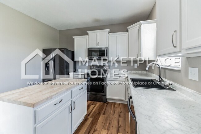 Building Photo - 794 Carolina Way