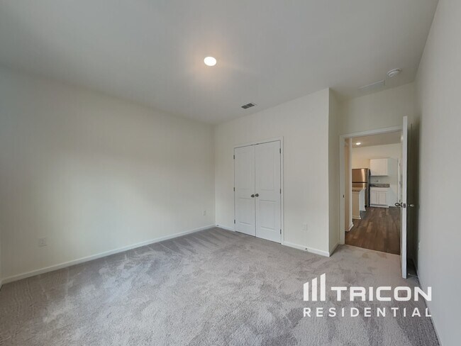 Building Photo - 1056 Large Poppy Dr