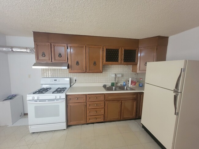 Building Photo - 309 W 24th Pl