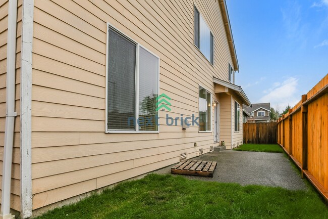 Building Photo - Stunning Bothell 5-Bedroom with flexible bonus room