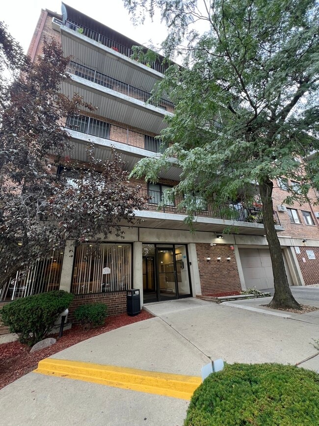Primary Photo - 2320 N Nordica Ave