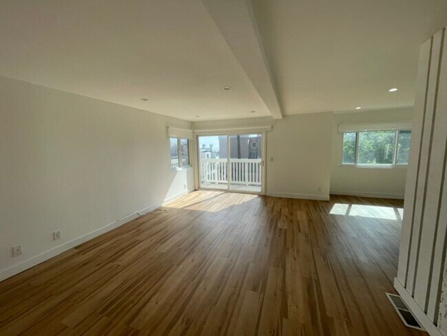 Building Photo - 2216 Highland Ave