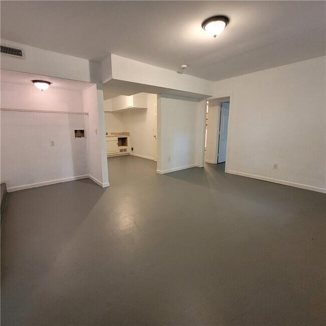 Building Photo - 140 Byers St