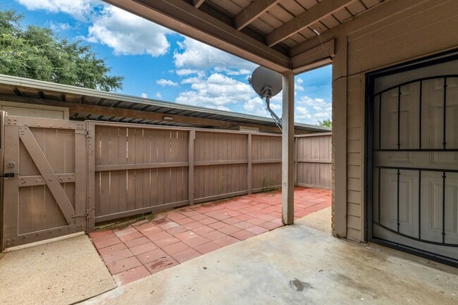 Building Photo - 9516 Pagewood Ln