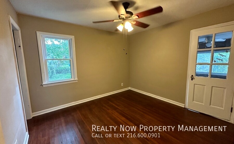 Building Photo - 5063 Thomas St