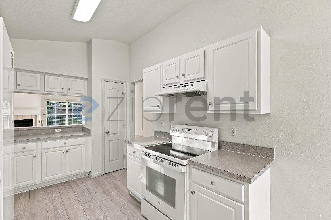 Building Photo - Unit