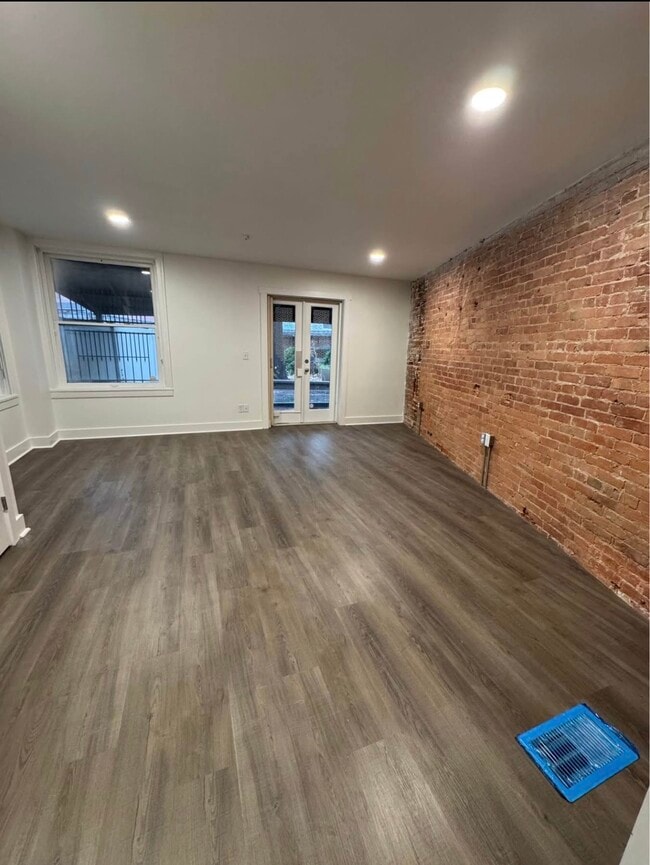 Building Photo - 513 N 2nd St