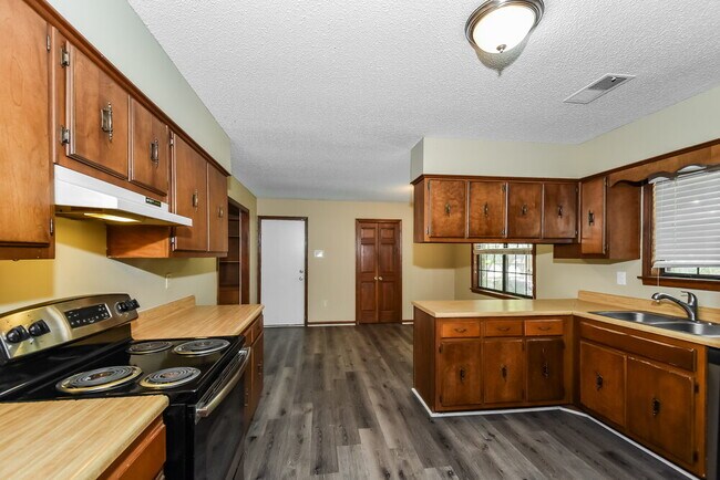 Building Photo - 928 Pheasant Hollow Dr