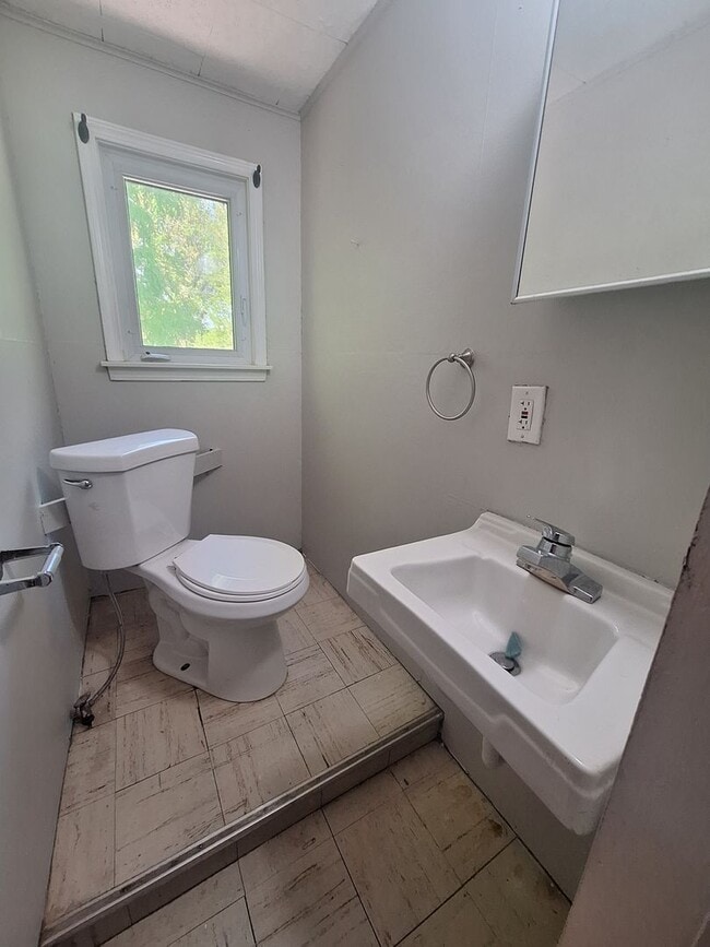 Building Photo - Come see your next home!!  3 bed, 2 bath i...
