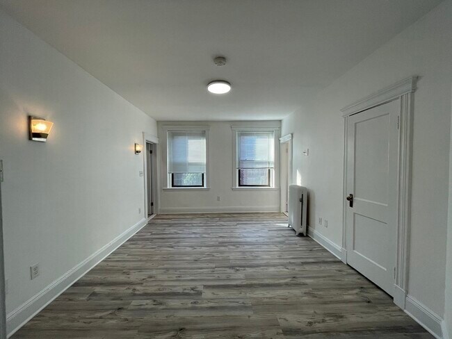 Building Photo - 90 Brainerd Rd