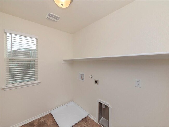Building Photo - 119 Everglades Ave