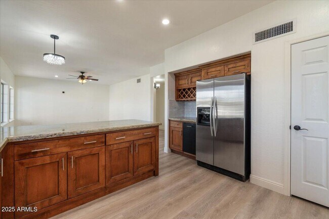 Building Photo - 1414 N Palmsprings Dr