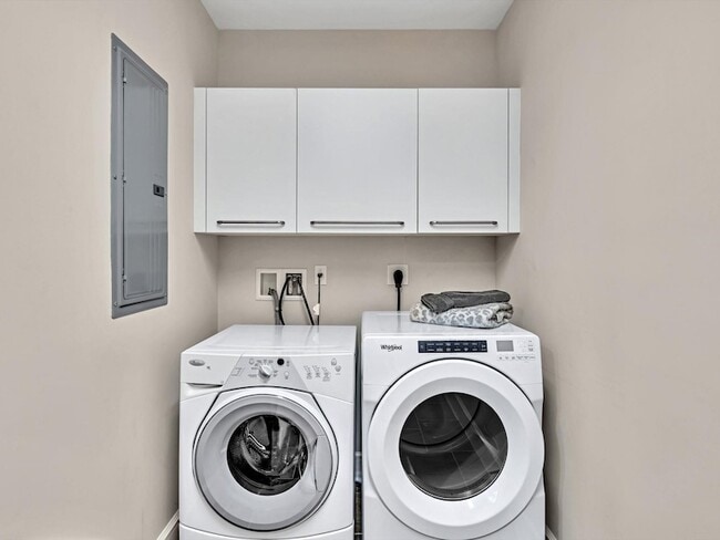 Building Photo - 4444 El Mar Dr