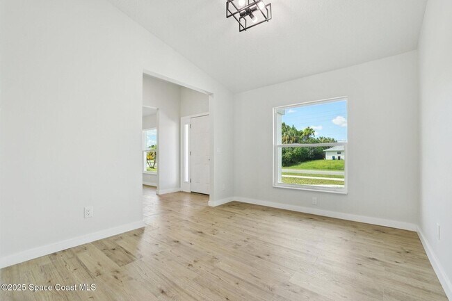 Building Photo - 1441 Eldron Blvd SE