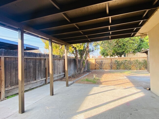 Building Photo - $1,895 Peach & Mckinley, 3 Bedroom - E. Ho...