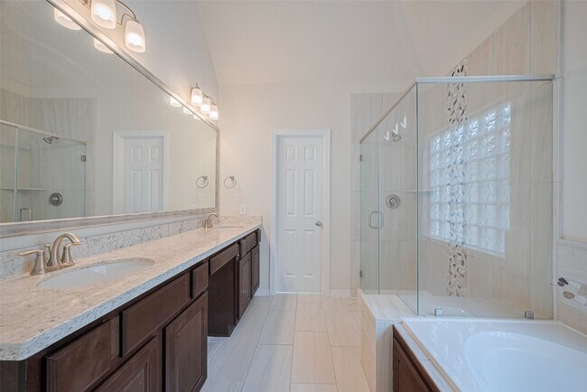 Building Photo - 10004 Spring Shadows Park Cir