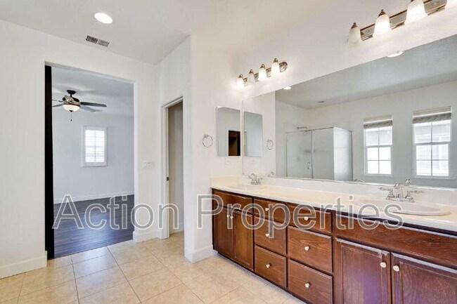 Building Photo - 675 W Esplanade Dr