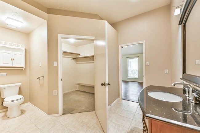 Building Photo - 3327 S Country Meadows Ln