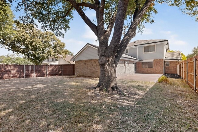 Building Photo - 30 Crestwood Dr