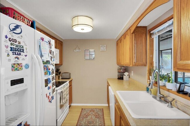 Building Photo - 3010 Golden Rain Dr