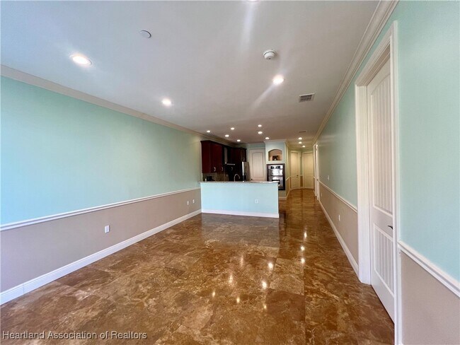 Building Photo - 2351 Lakeview Dr