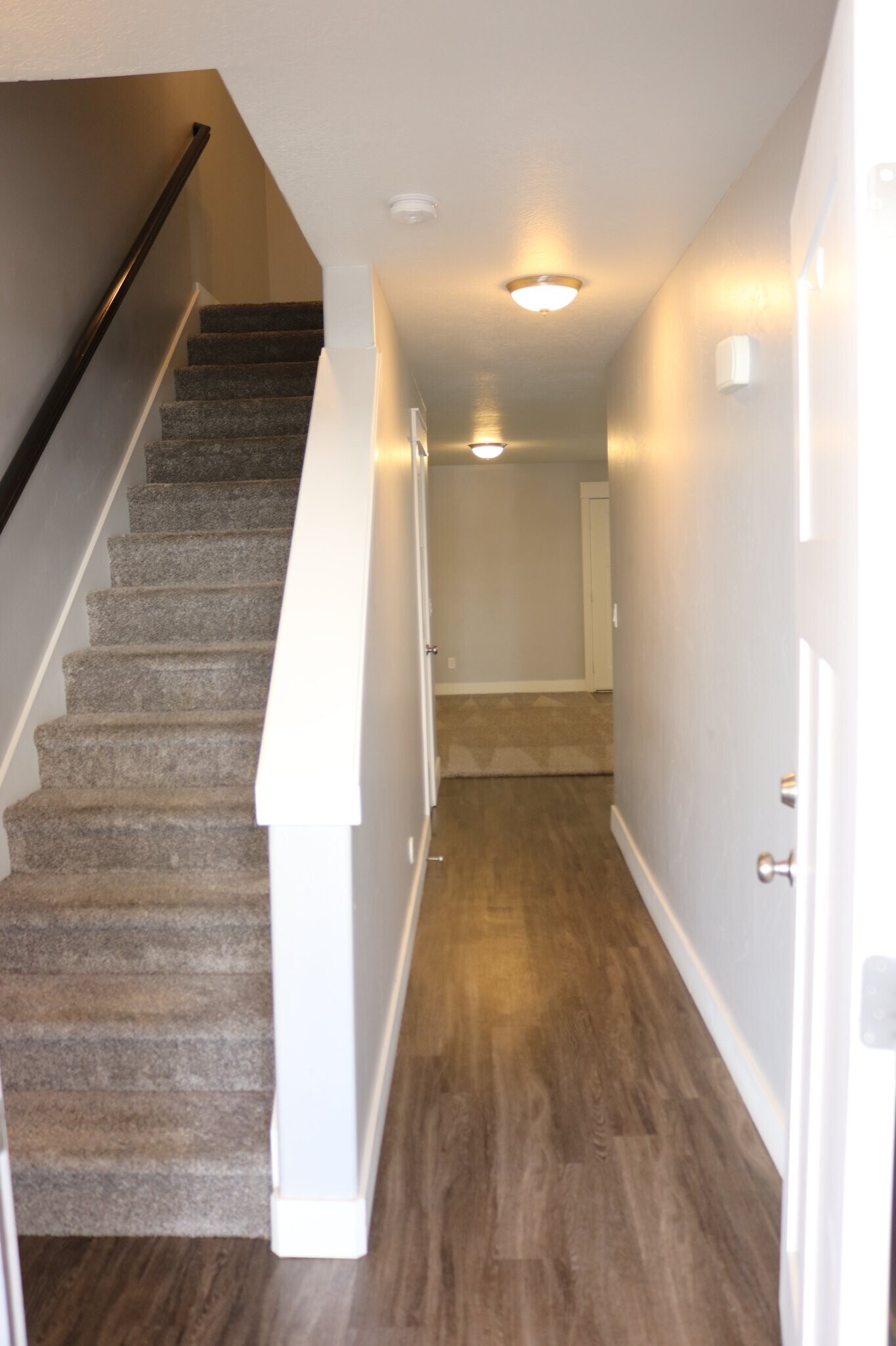 Building Photo - 287 W 20 N