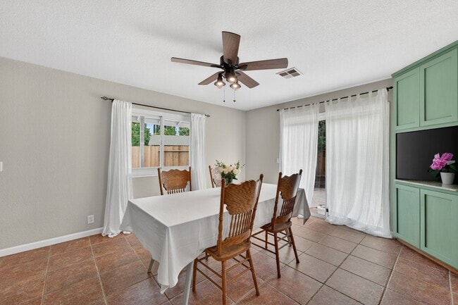 Building Photo - 420 Colusa Pl