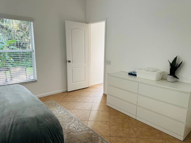 Building Photo - "Charming 3-Bedroom Oasis with 2 Full Baths in Riverview – Your Ideal Home Awaits!"