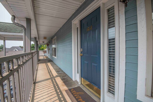 Building Photo - Knoxville 37916 - 3 bedroom, 2 bath condo in UT area, Short term rental considered @ $3400 a mont...