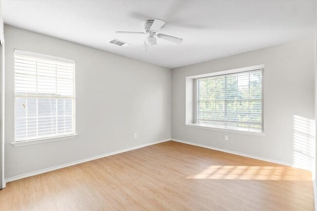Building Photo - 10525 Hainsworth Park Dr