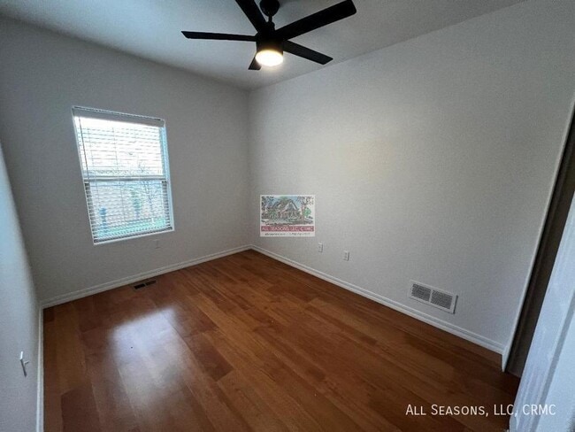 Building Photo - 1550 Little Bear Creek Point #102